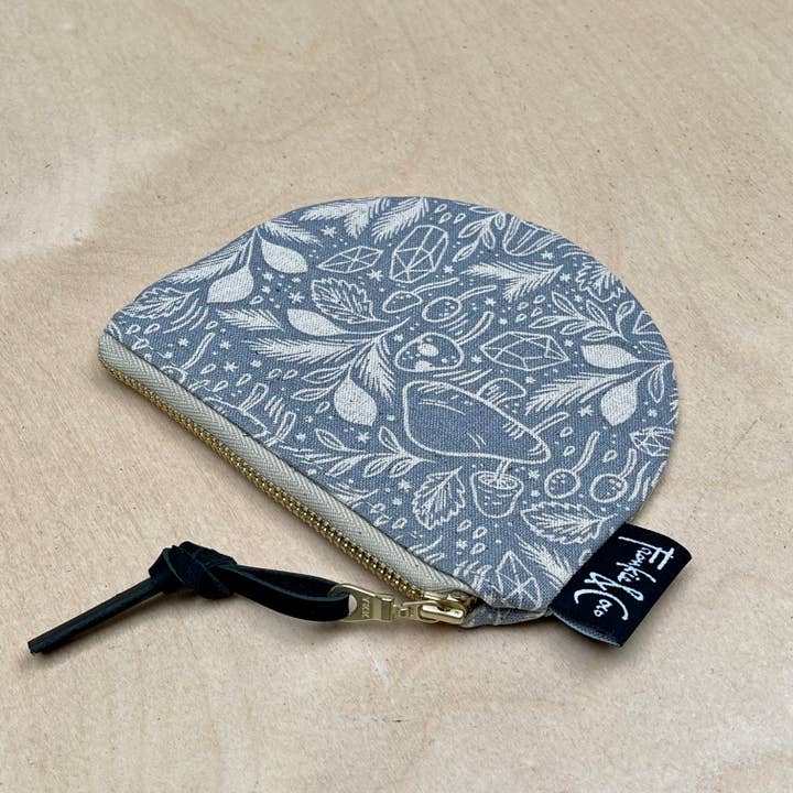 POCHETTE RICHMOND HALF MOON IN MYSTIC per la vendita all'ingrosso da parte di Frankie & Coco PDX