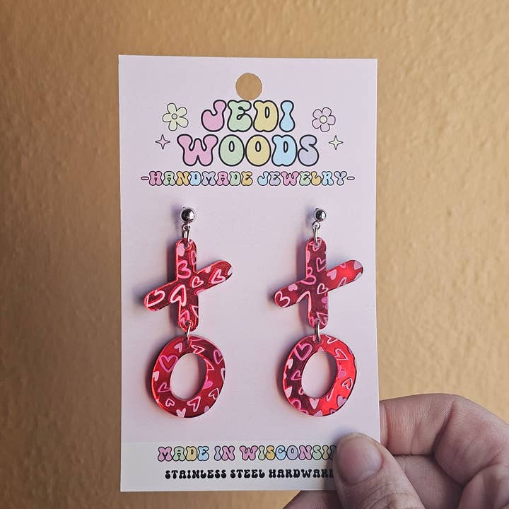 Boucles d'oreilles XOXO Love avec bille en acier inoxydable en haut pour la vente par Jedi Woods LLC