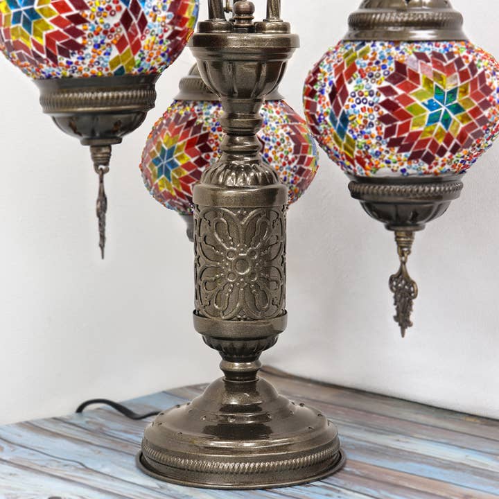 Natures Artifacts Inc - Venta al por mayor Lámparas decorativas/de escritorio - Lámpara de arco de mosaico con patrón de estrella hecha a mano con 3 globos4