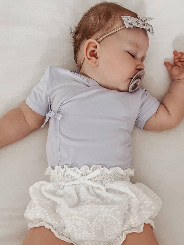 Willow bodysuit i bambus og økologisk bomuld - blød lilla for engroshandel hos Elke & Indigo