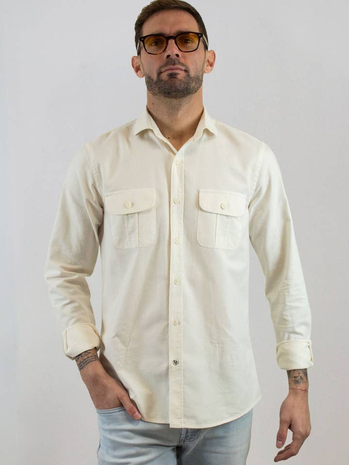 Beiges Hemd mit Taschen für den Großhandel von Patadegayo