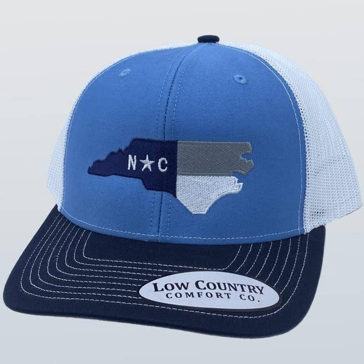 Riverbed Threads – wholesale Truckerkeps – Unisex – North Carolina flagga UNC tema Columbia blå/marinblå/vit hatt