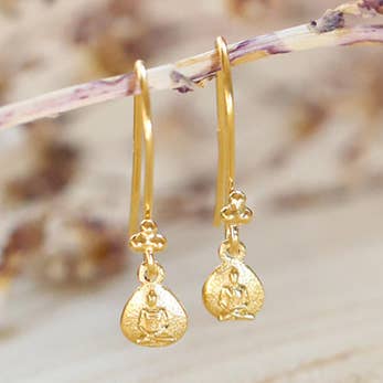 Boucles d'oreilles crochets Bouddha en argent sterling plaqué or 18 ct pour la vente par MOONSOON