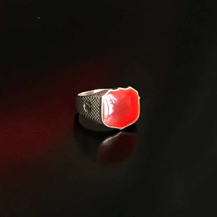 Bague Sceau Lion en Cornaline pour la vente par NicolasAmbrosio