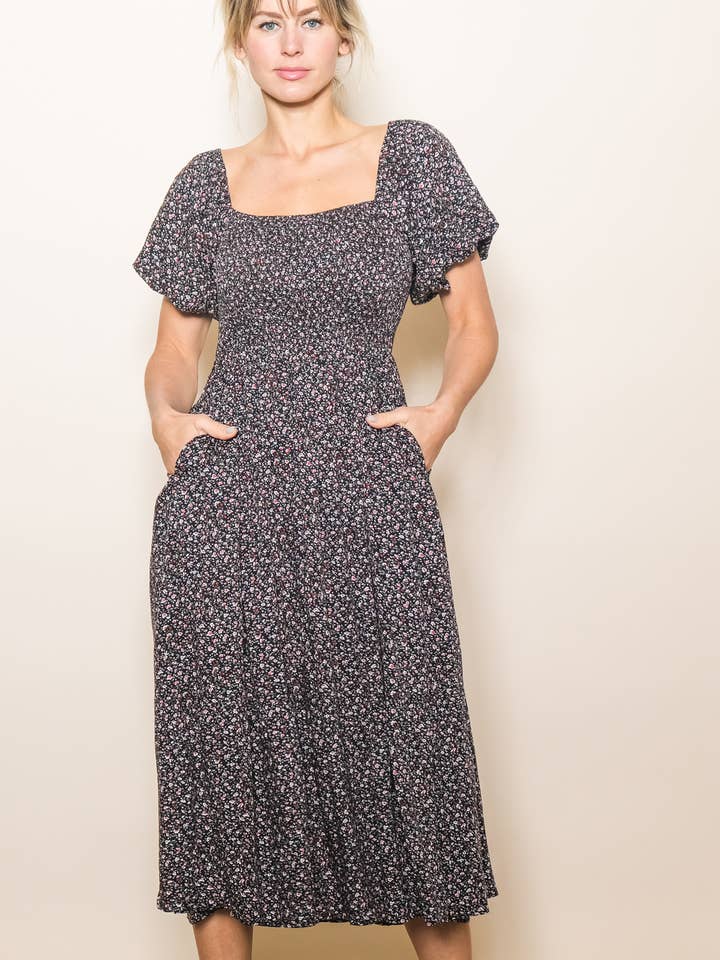 Vestito midi svasato vintage con stampa floreale e tasche. per la vendita all'ingrosso da parte di Elloh Collection