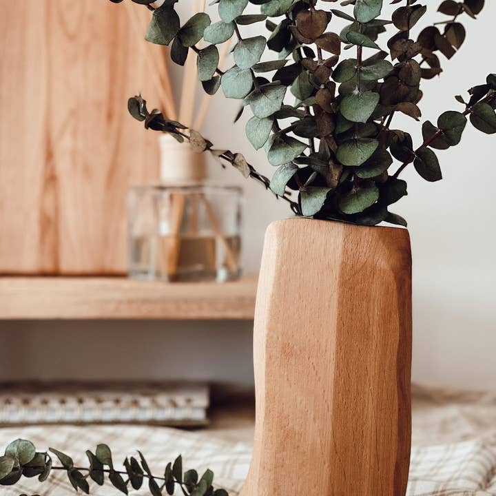 SOLI wood vase for wholesale by Noir et Bois inc.