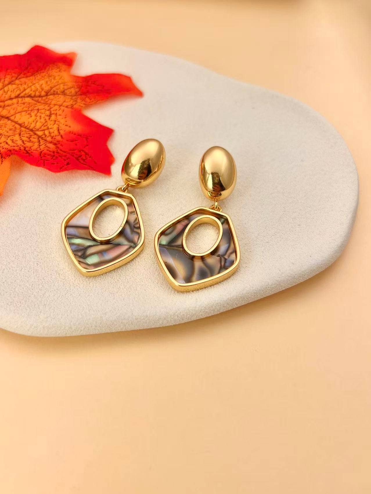 COSMOS - Wholesale Hangende/ronde oorbellen - Ovale hangende oorbellen met marmer effect, staal0