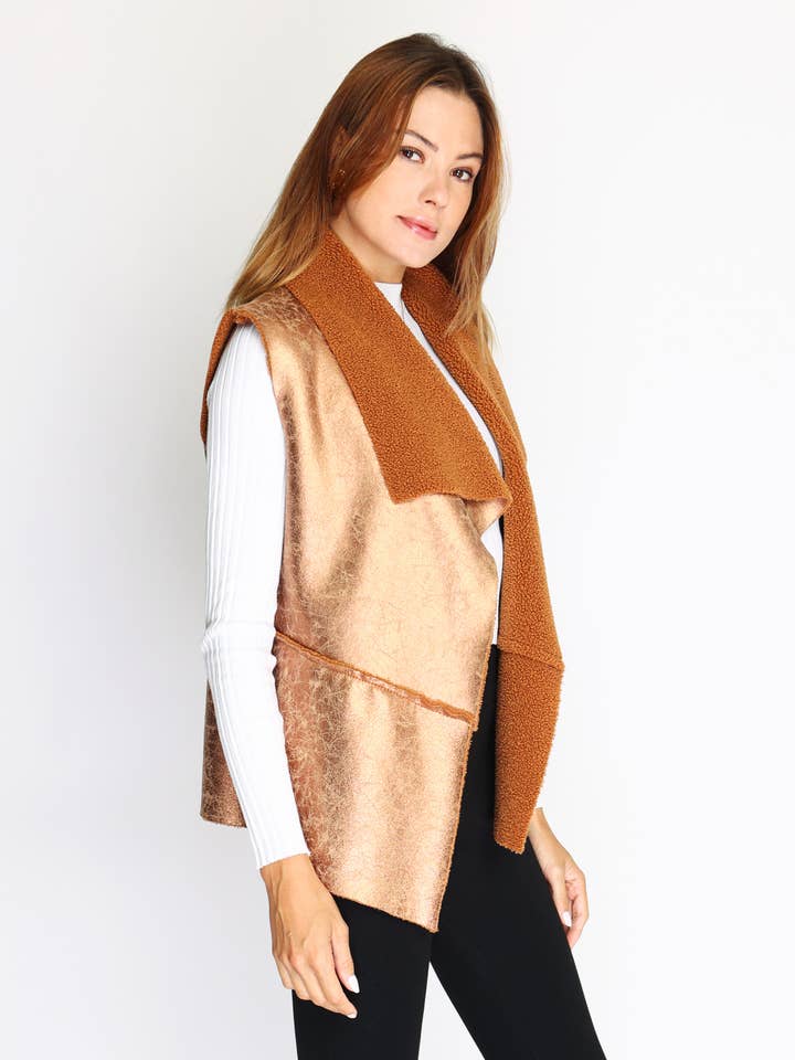 ORNELLA PARIS - Wholesale Outerwear Vest - Women's - BLL-G2582 Fur Sleeveless Vest
3