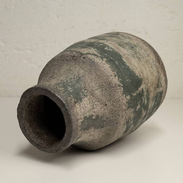 Concrete vase, rustic primitive, handmade for wholesale by Eiapit