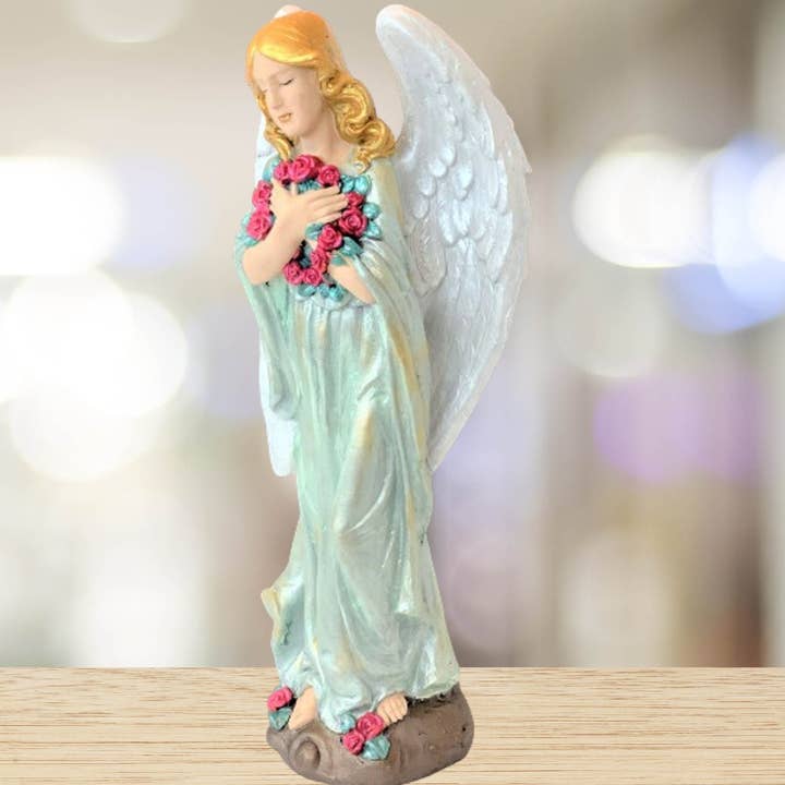 Grand bel ange peint à la main tenant des roses - 28" pour la vente par Amazyng Decor