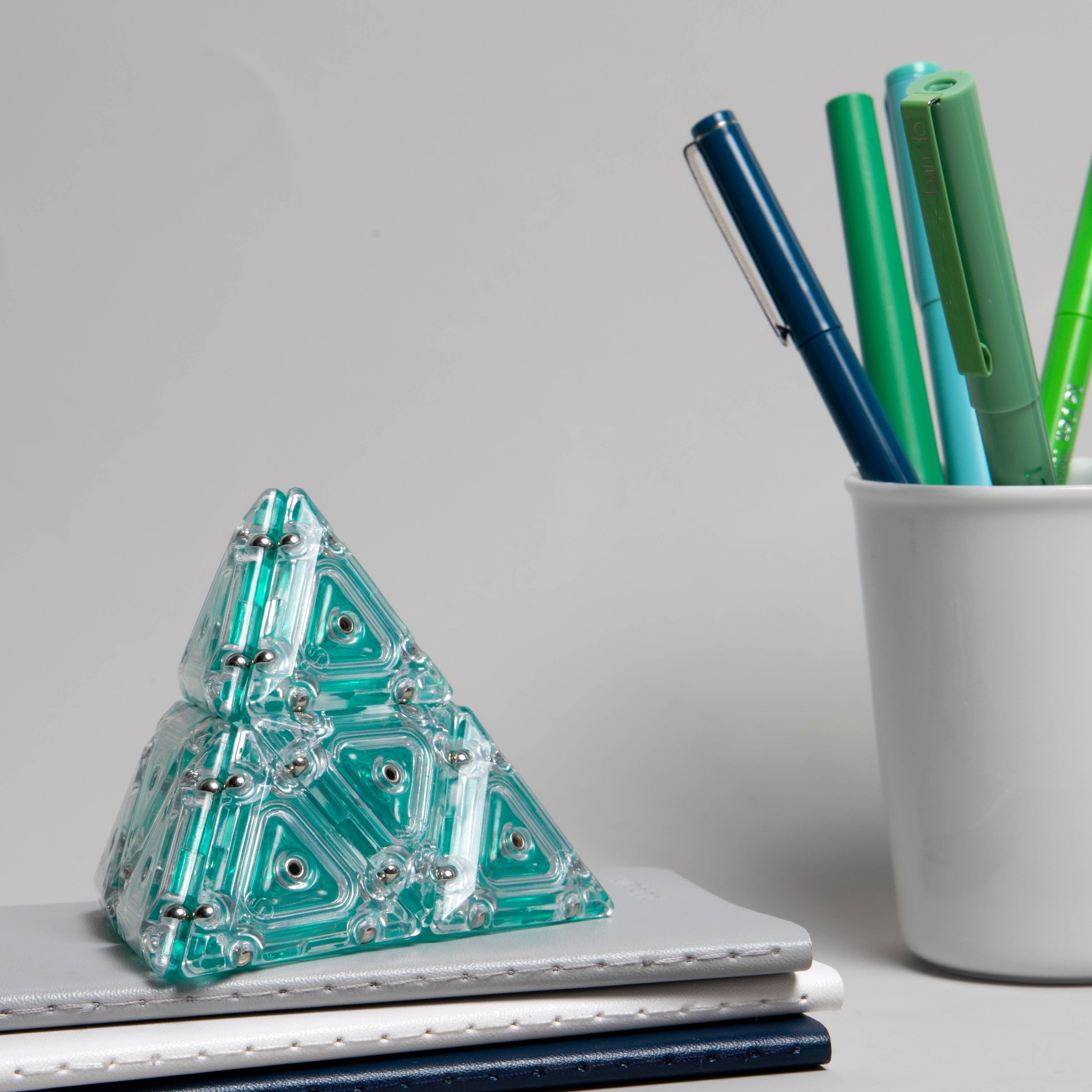 Speks - Wholesale Fidget Toy - Kids - Geode Pyramid Single Color Case Pack1