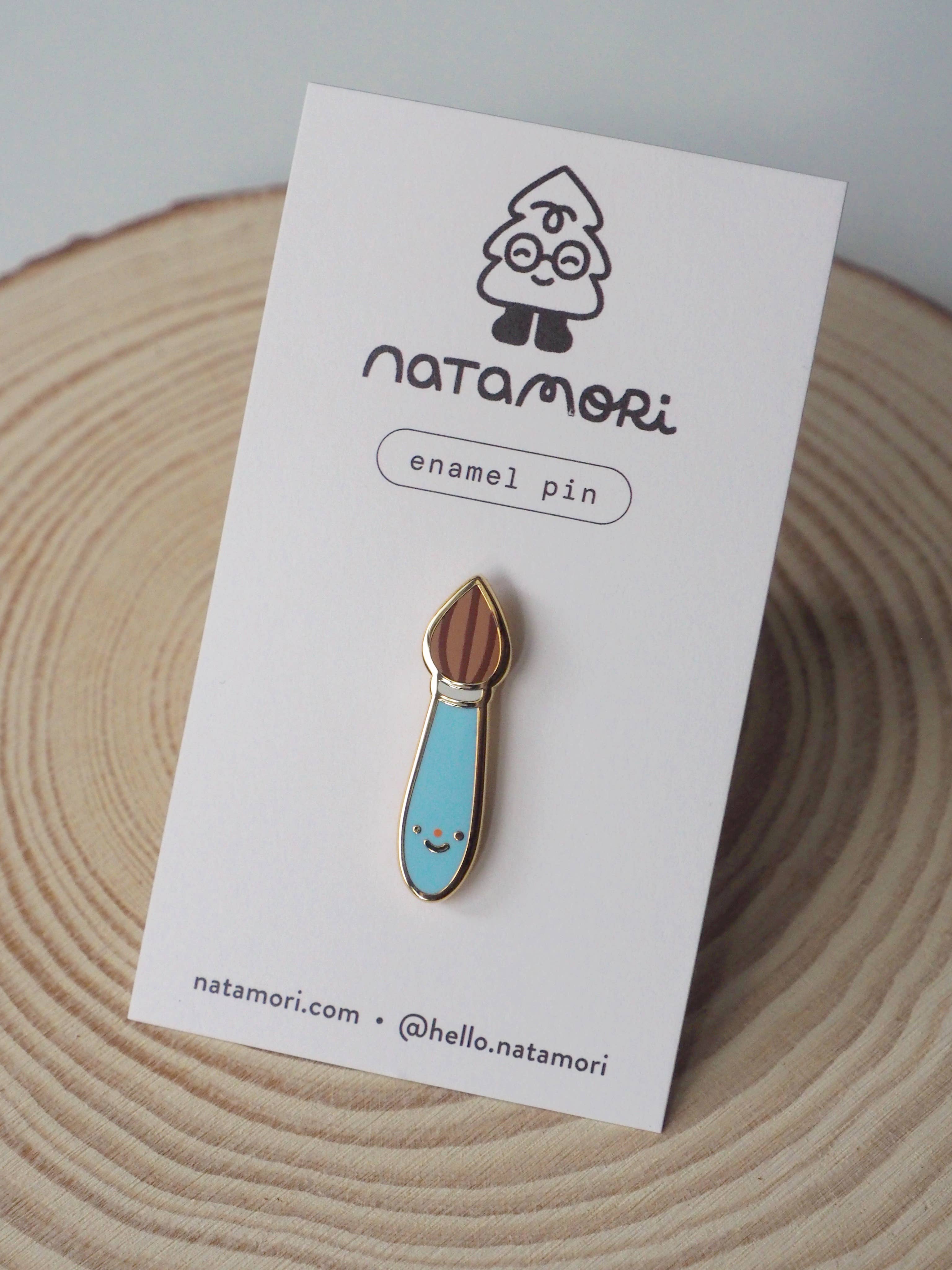 natamori - Vente Épinglettes/boutons - brosse • pin's en émail1