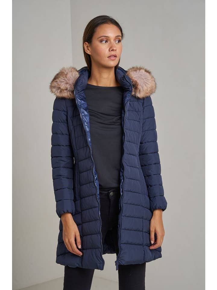 Attrait Paris – Großhandel Pufferjacke – Damen – Lange gesteppte Daunenjacke mit Fell an der Kapuze