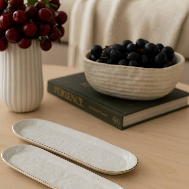 Tabuleiro de renda feito à mão com brilho dourado 24k. por atacado de Design by Pouneh