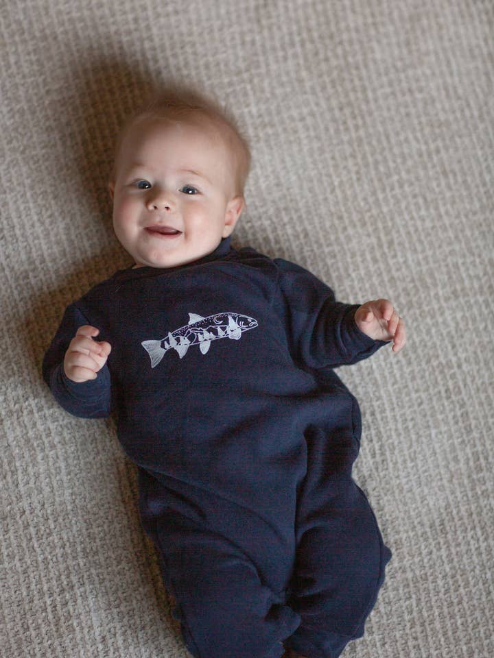 Body une pièce Trout pour bébé pour la vente par Made of Mountains