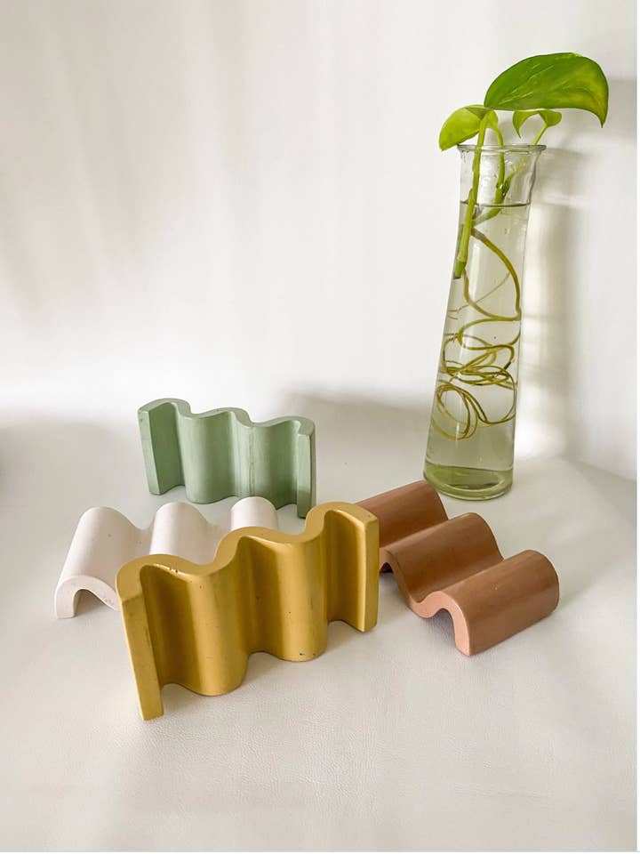 Porte-savon ondulé minimaliste de design norvégien pour la vente par mmdecor