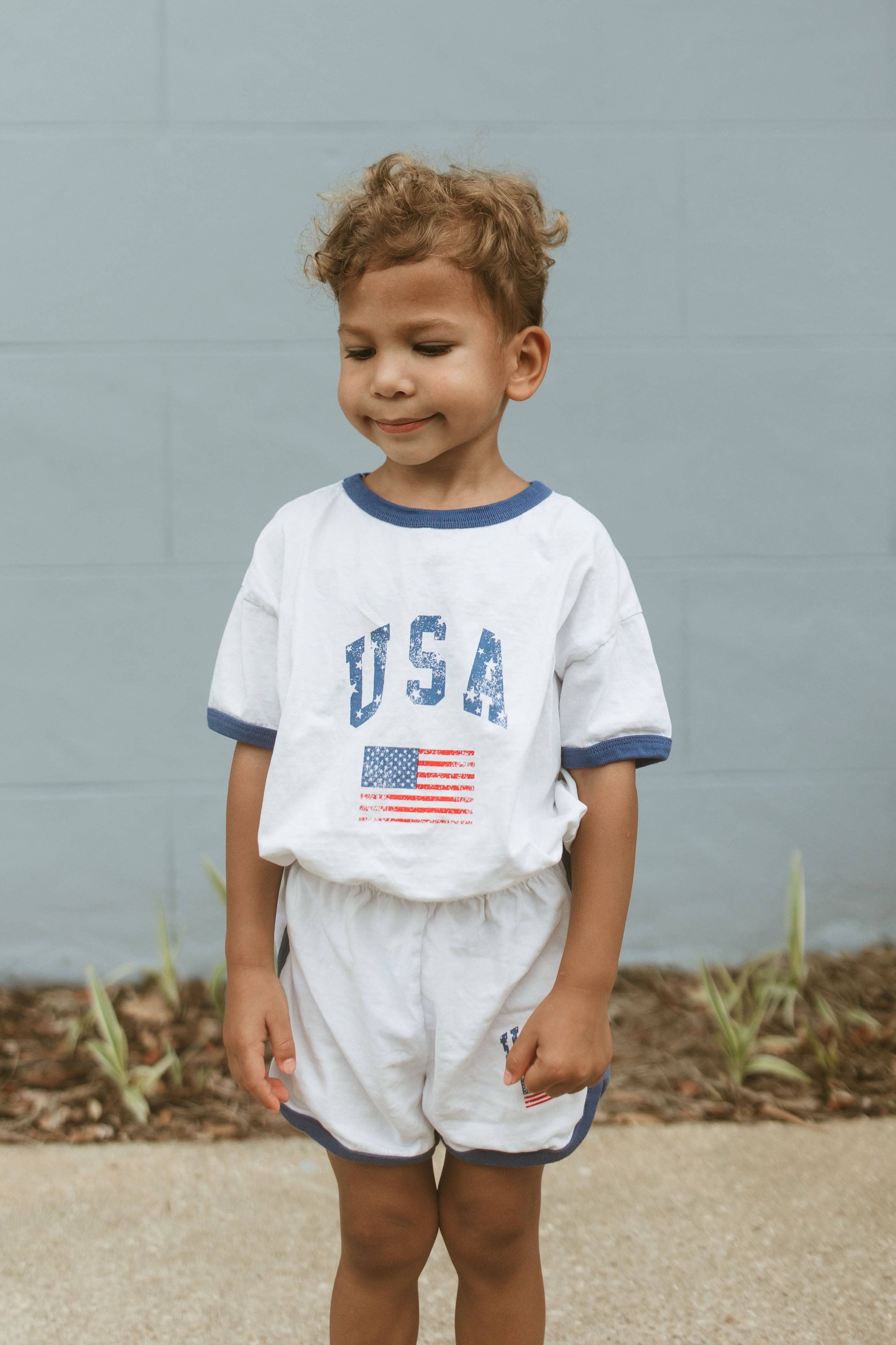 At Noon - Wholesale Top en short set - Kinderen - [At Noon Original Design] Kinderen Vintage Print USA Ringer T-shirt en Shorts Set (8m-7j) - 3 Kleuren7