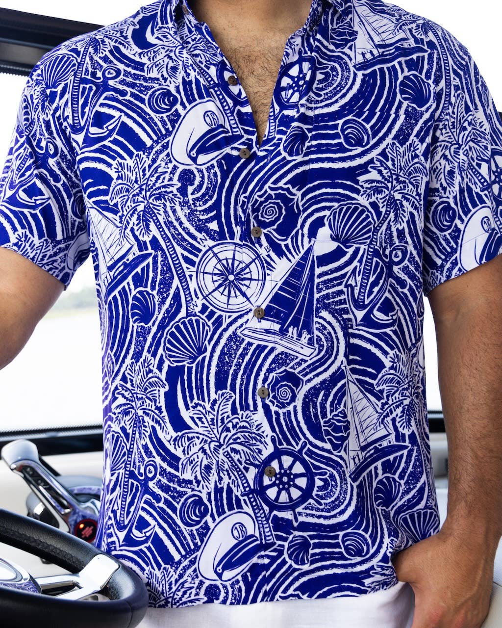 Azul Margaritaville por Kenny Flowers - A Diversão de um Marinheiro - Camisa de Manga Curta para venda a revendedores na Faire1