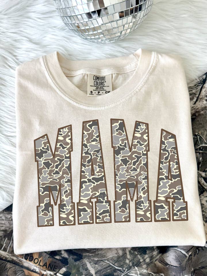 Maglietta Camo Mama per la vendita all'ingrosso da parte di Downtown Darling Wholesale