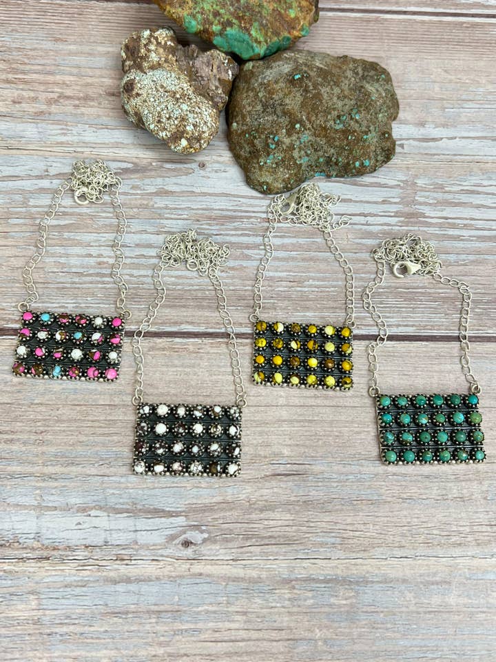 Handgjord halsband i sterlingsilver med flera stenar och signerad Nizhoni. för wholesale av Nizhonitradersllc