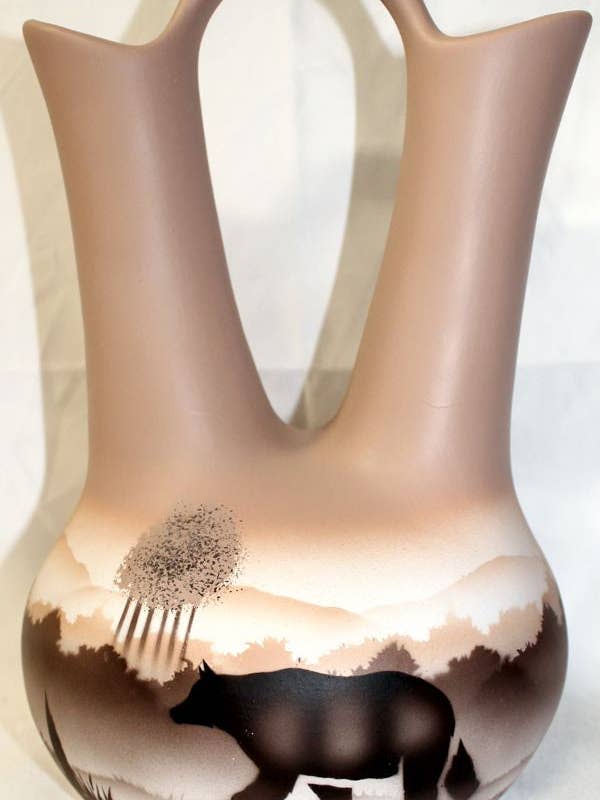 Vase de mariage 67065 Back Country Tracks Bear 7 1/2 x 12 pour la vente par Cedar Mesa Pottery
