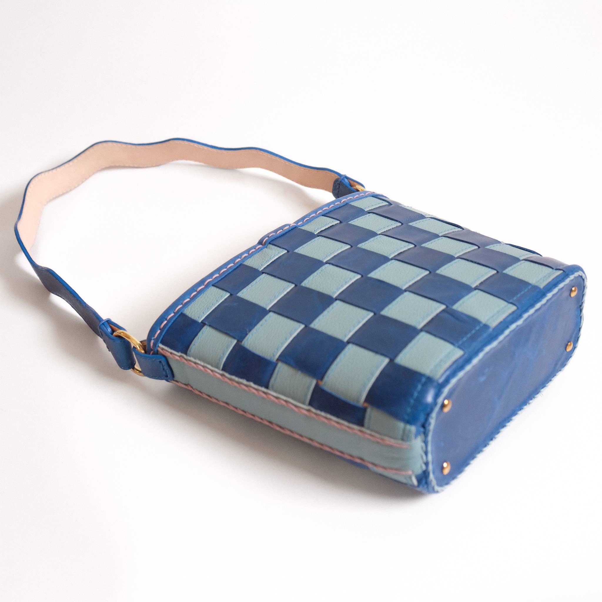 Fado Made Co. — Leather Goods - Wholesale Shoulder Bag - Women's - Wavy Handle Woven Market Handbag2