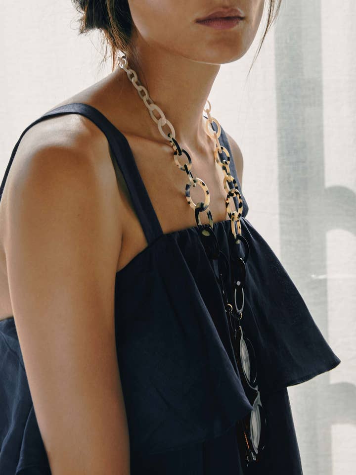 Original D halskæde | Fading Light Tokyo | Briller halskæde for engroshandel hos Orris London