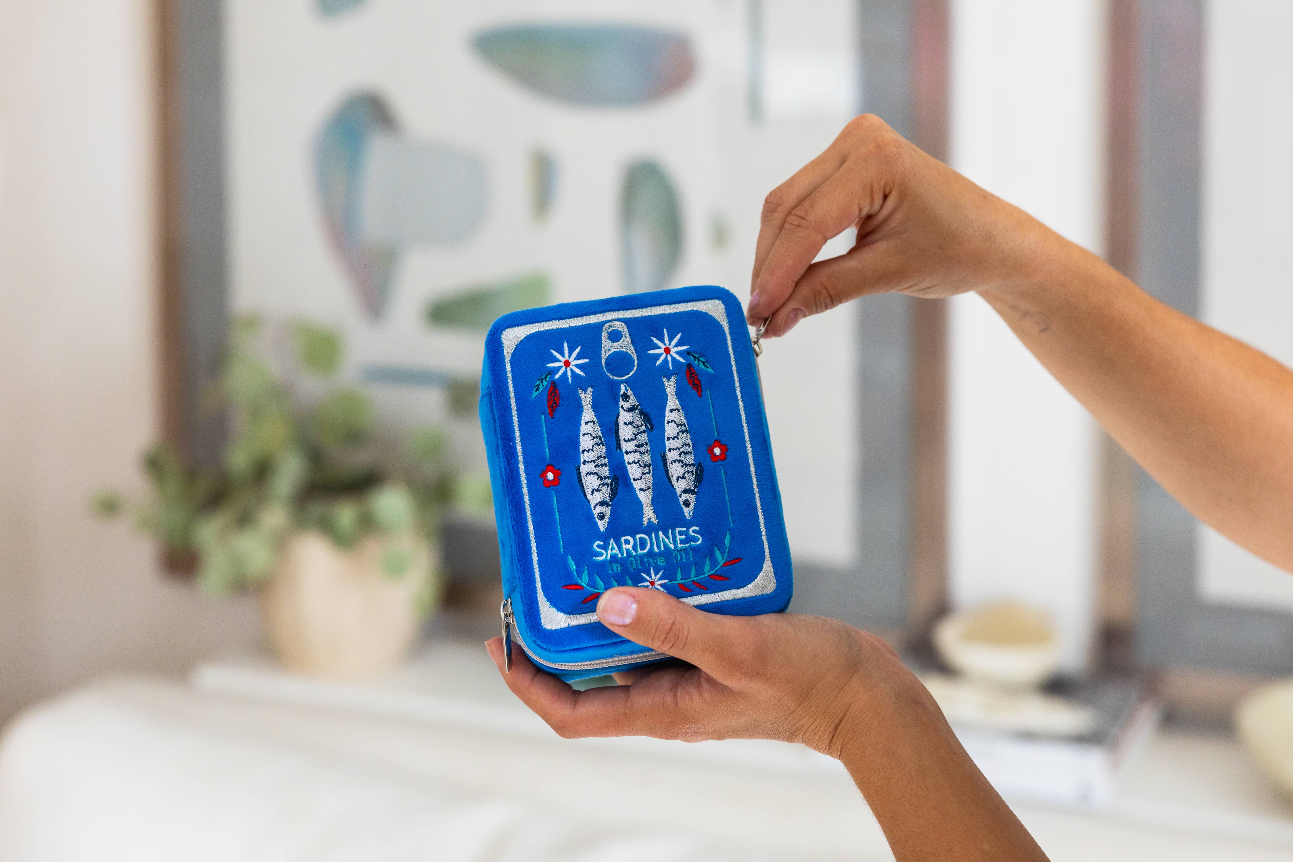 Living Royal - Wholesale Jewelry Box/Organizer - Velvet Jewelry Zip Case / Organizer - Sardine Can - Blue6