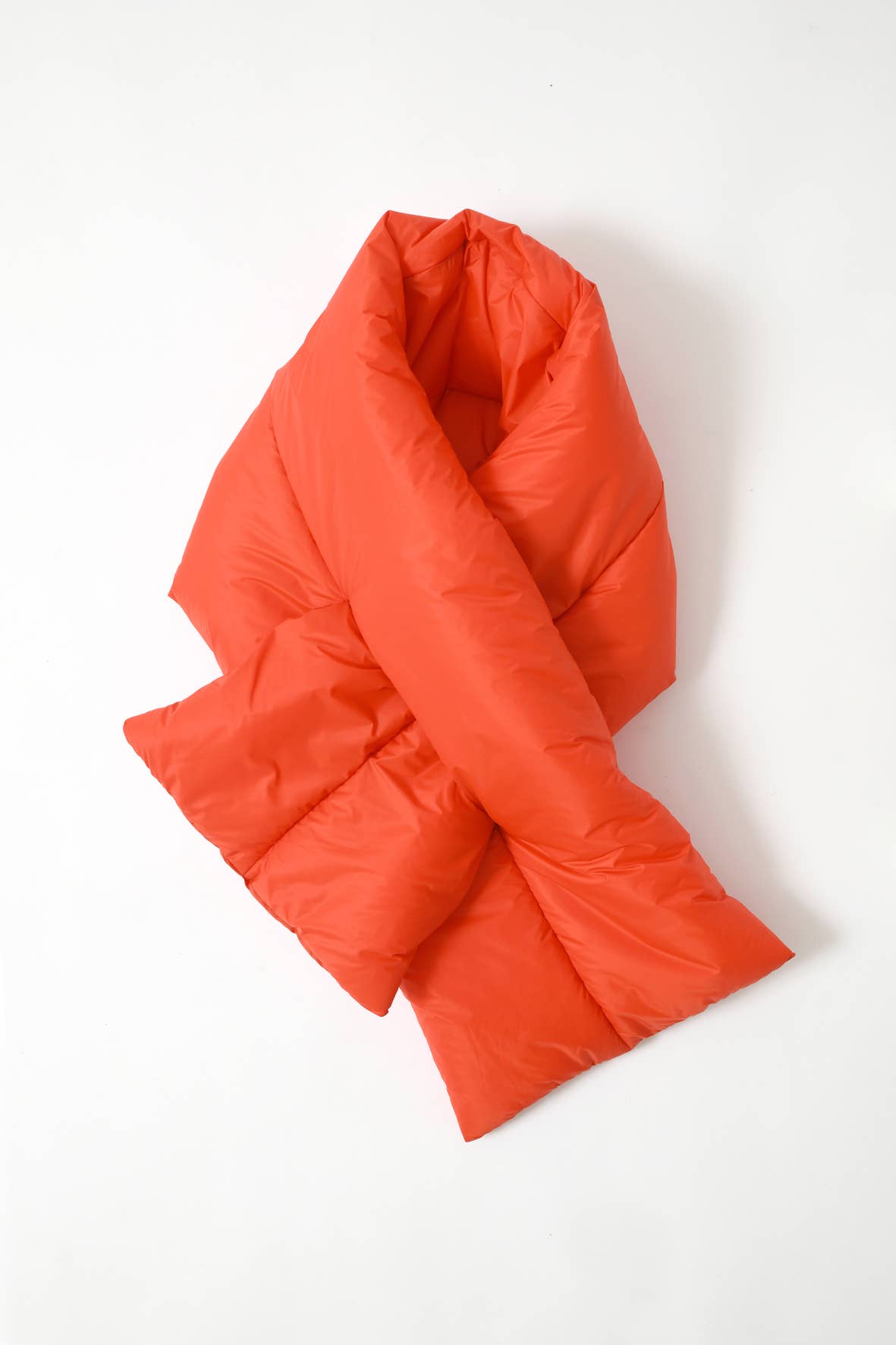 Abstract - Wholesale Scarf - Women's - Water-repellent recycled nylon padded scarf10