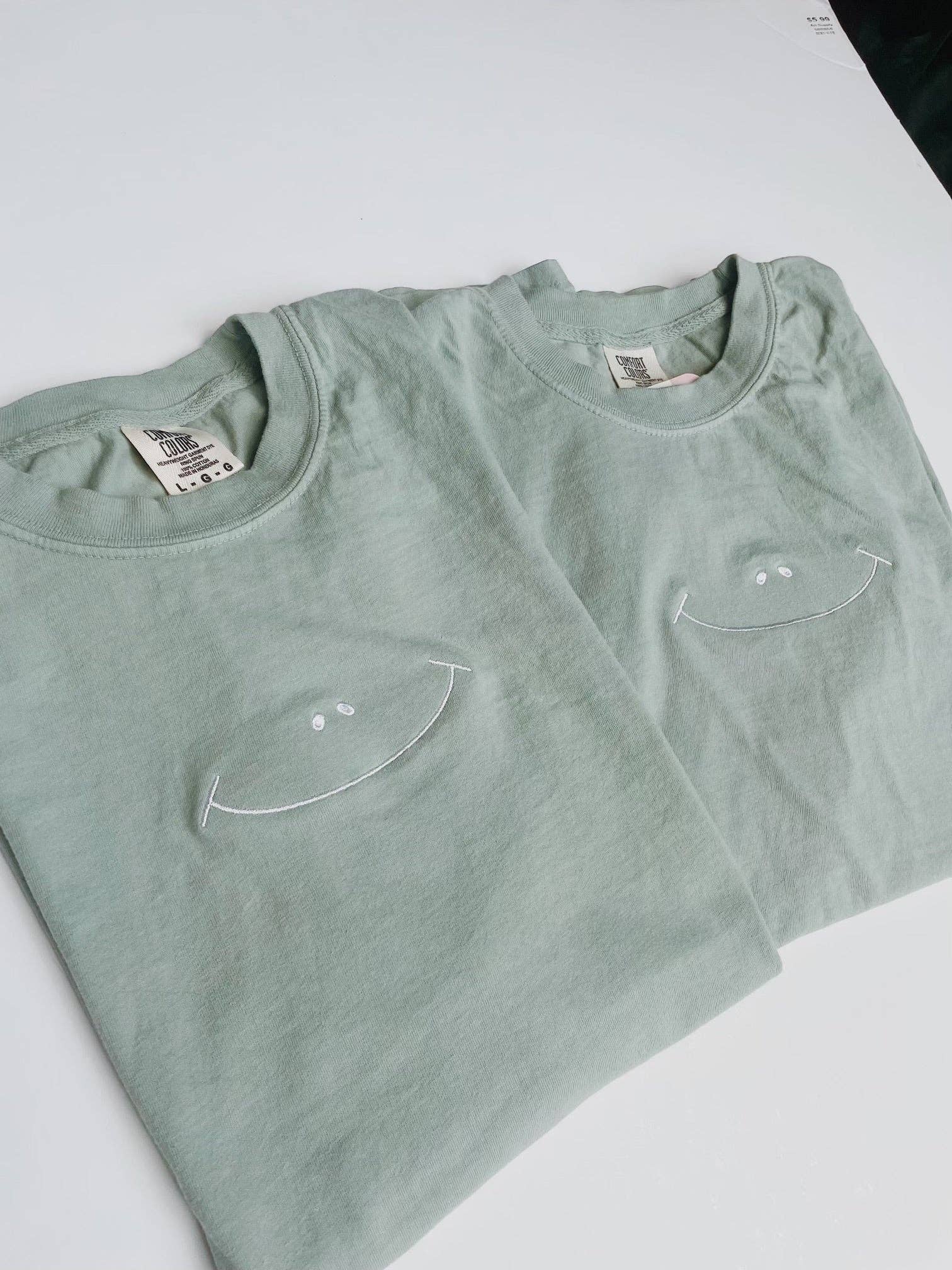 Molly Louise Shop - Vendita all'ingrosso Maglietta - Donna - T-shirt ricamata con faccina sorridente2