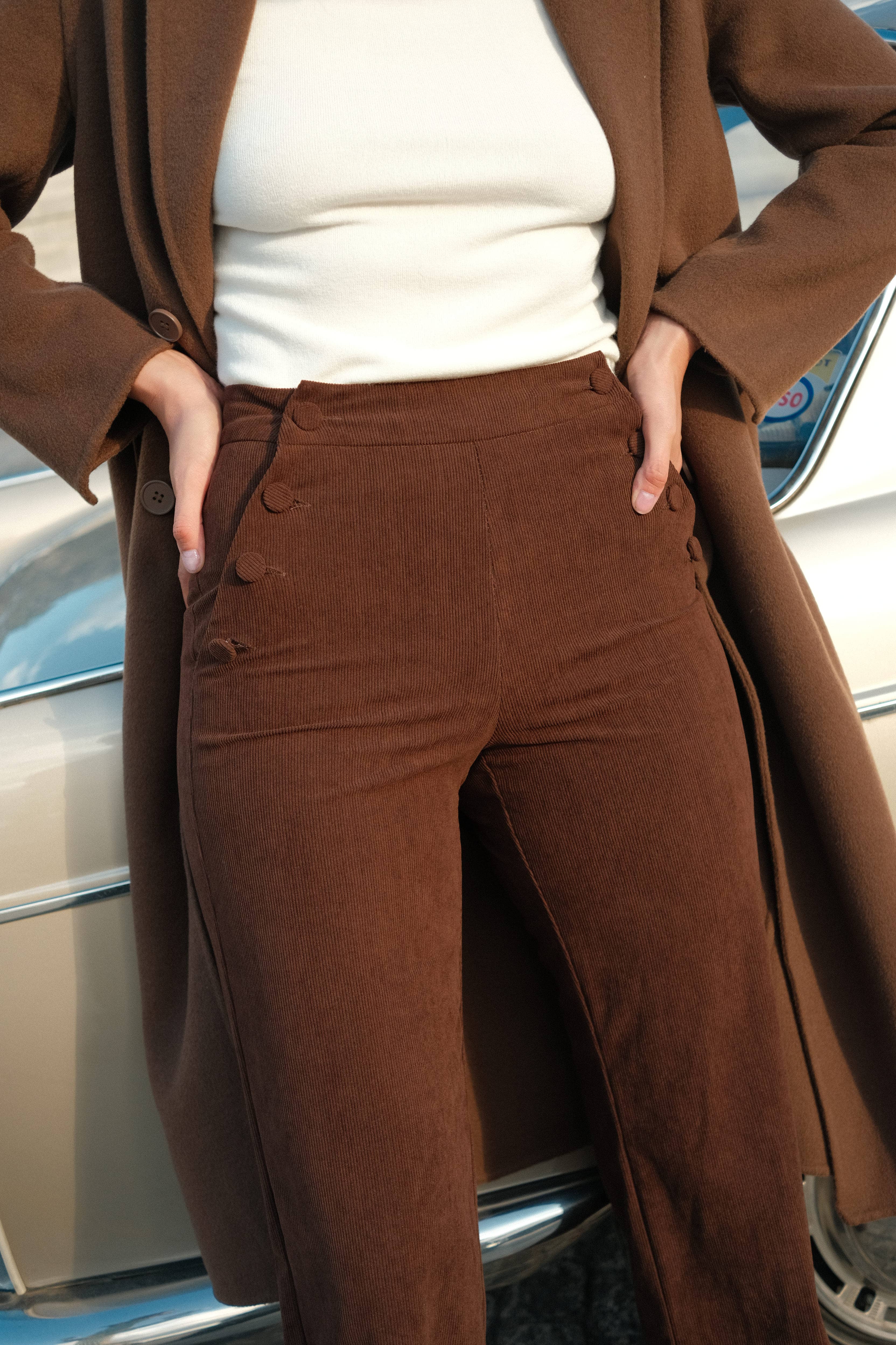 LULUMARY – Großhandel Trainings-/Jogginghose – Damen – Cordhosen P946 mit weitem Schnitt und hoher Taille17