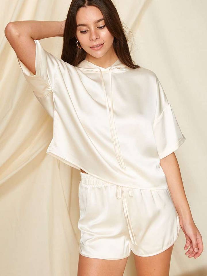 SHORT TAILLE ÉLASTIQUE EN SATIN pour la vente par mittoshop