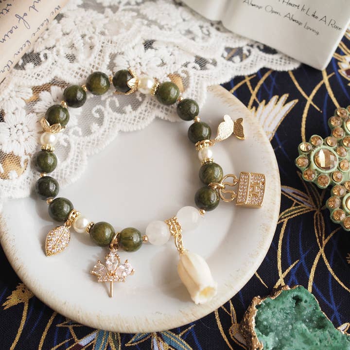 Real flowers Vintage green agate wind chime flower bracelet for wholesale by NatureAmbient