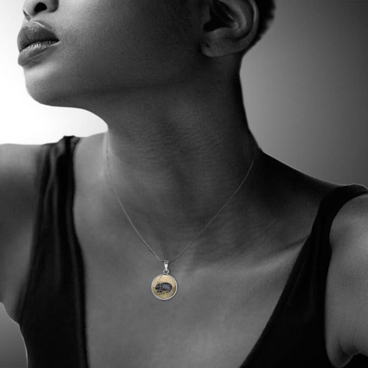 Mo Resin - Wholesale Pendant/charm necklace - Aboriginal XS Circle Pendant Australian Native Wombat -M149W