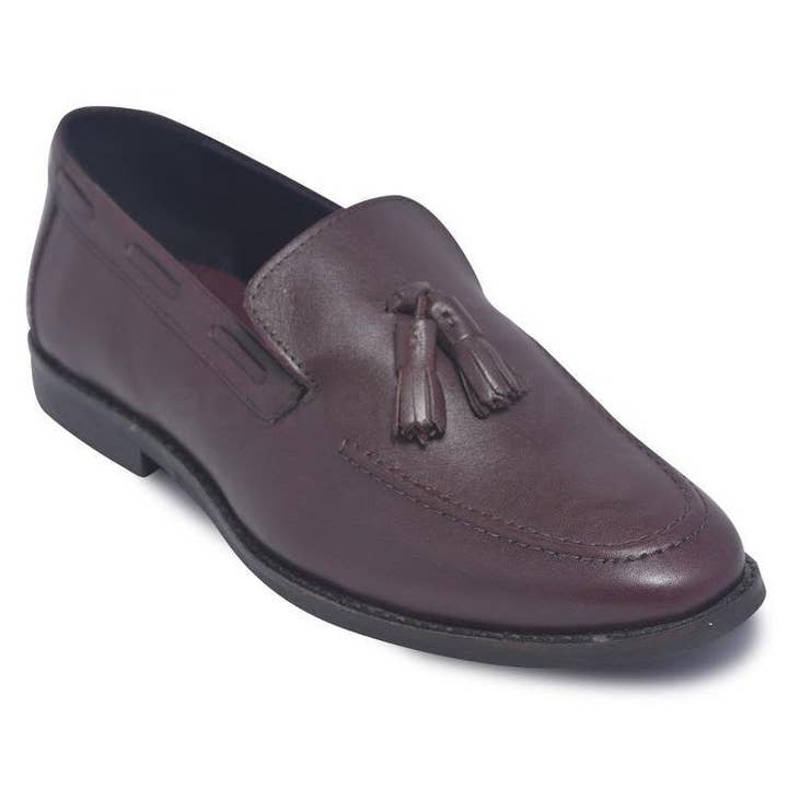 Mocasines de hombre en color vino tinto con borlas. para venta al por mayor de Leather Skin Shop