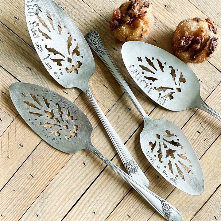 The Sassy Barn - Wholesale Serving Utensil - Vintage Stamped Pie Server