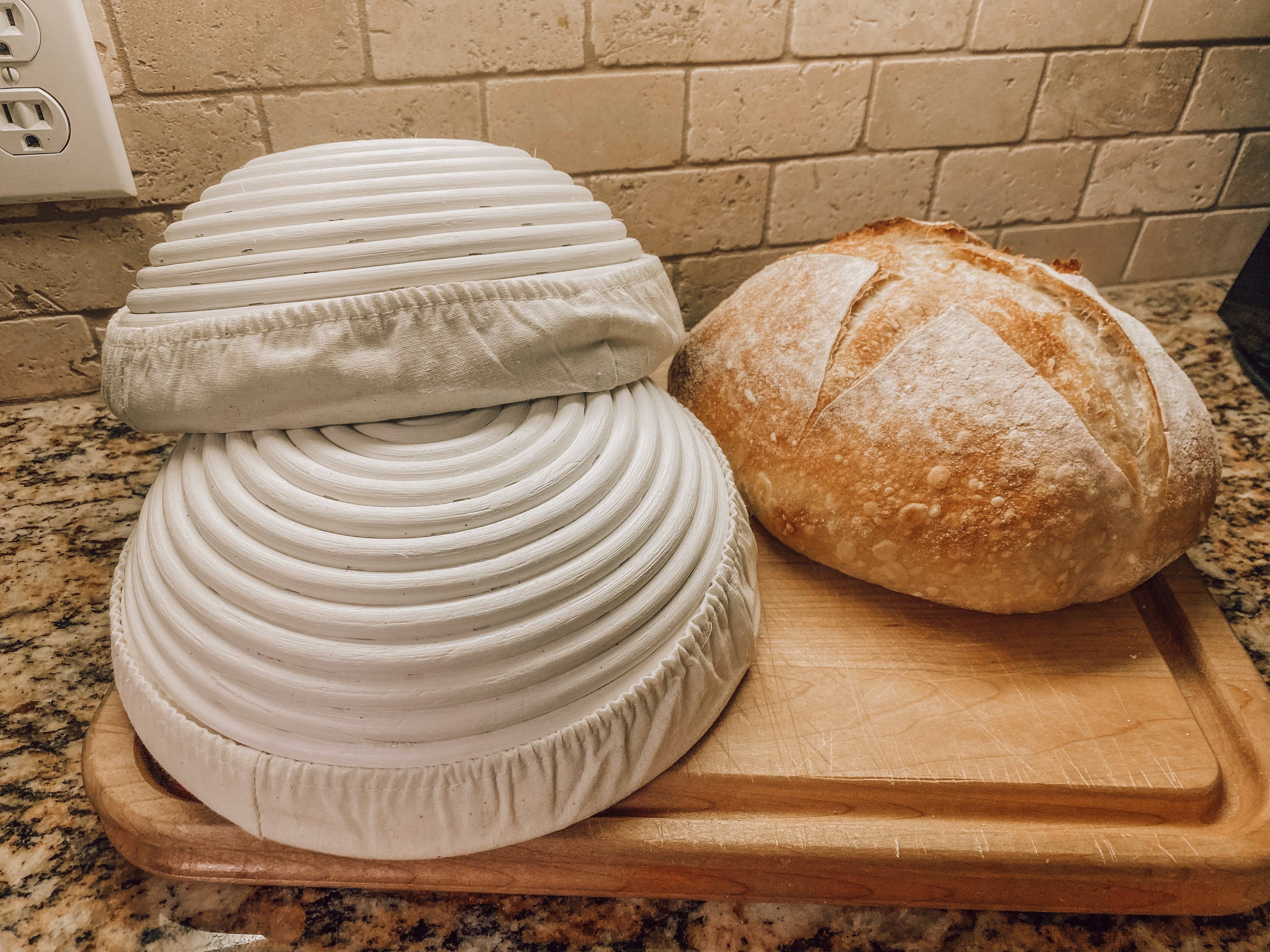 Onic Brands LLC - Wholesale Bread Pan - Onic Brands Round Banneton Bread Proofing Basket with Cloth Liner1