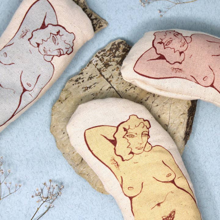 Sac lavande Relax en pleine nudité pour la vente par Ark Colour Design