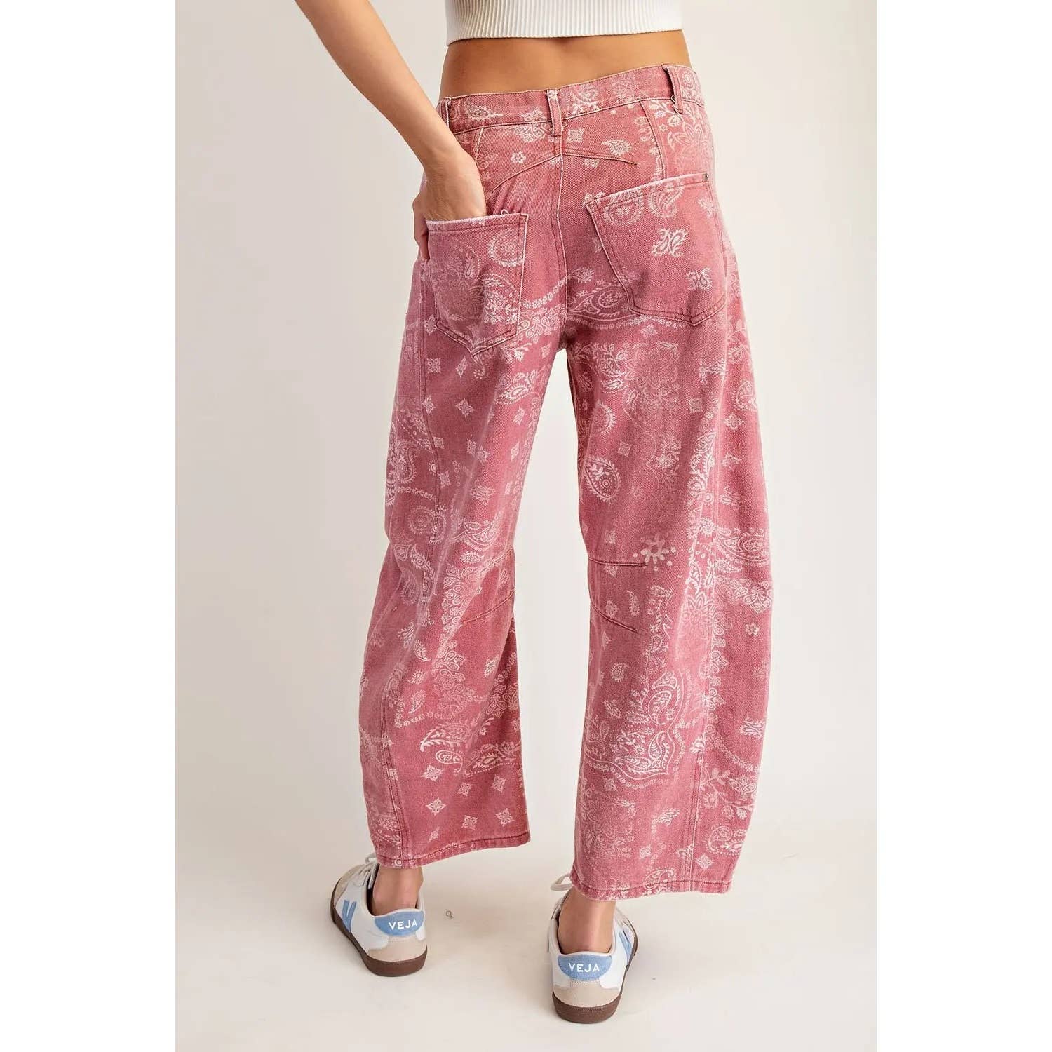 STYLE USA – Großhandel Hose – Damen – Mineralgewaschene Jeans mit Paisleymuster3