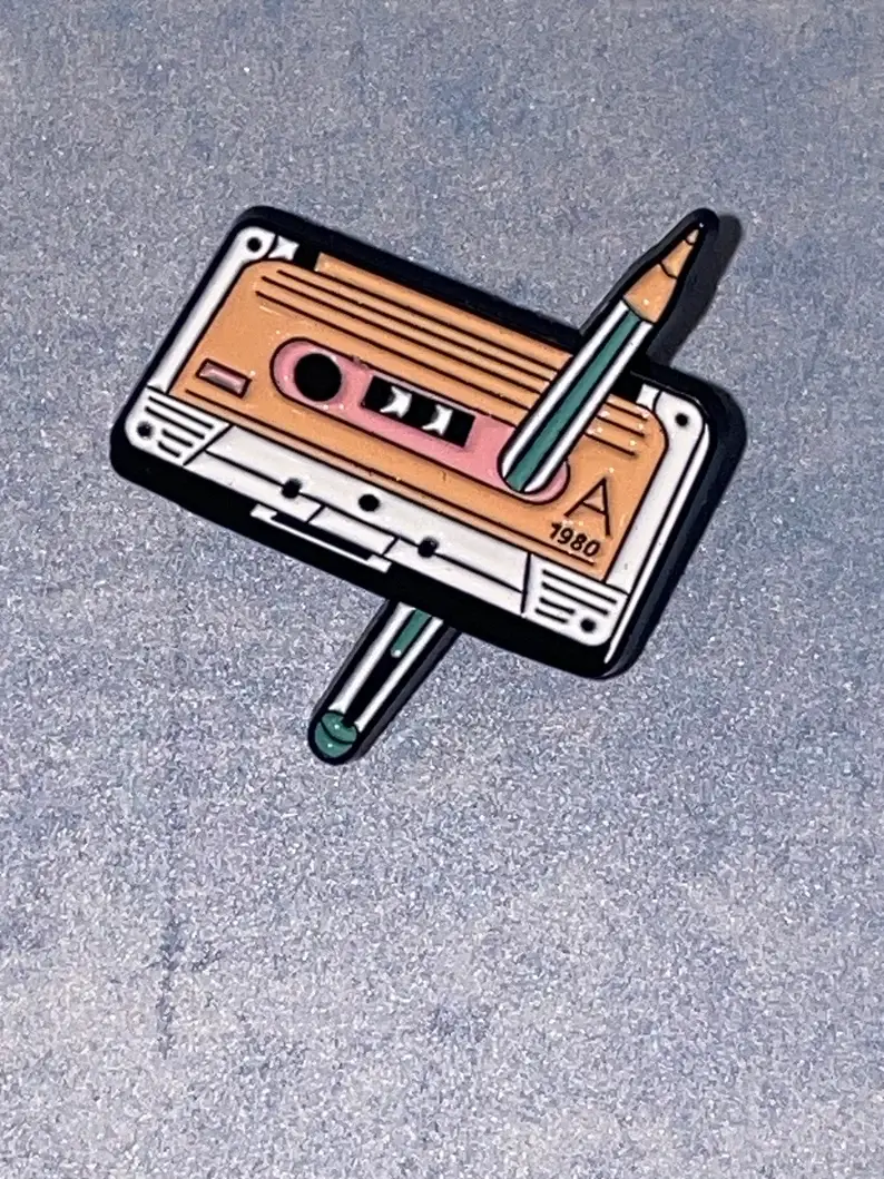 Magnifique Hearts - Wholesale Lapel Pin/Button - Vintage retro lapel pin, Enamel badge mix cassette tape Pin2