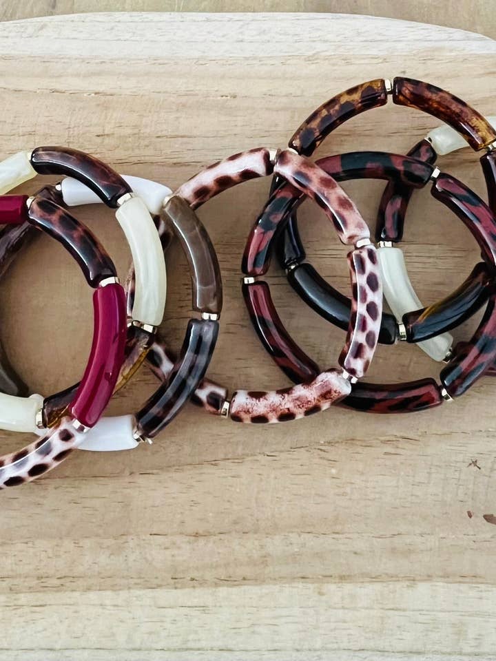 Elastische armbanden met buisparels - Les Léopard voor wholesale door Innaya