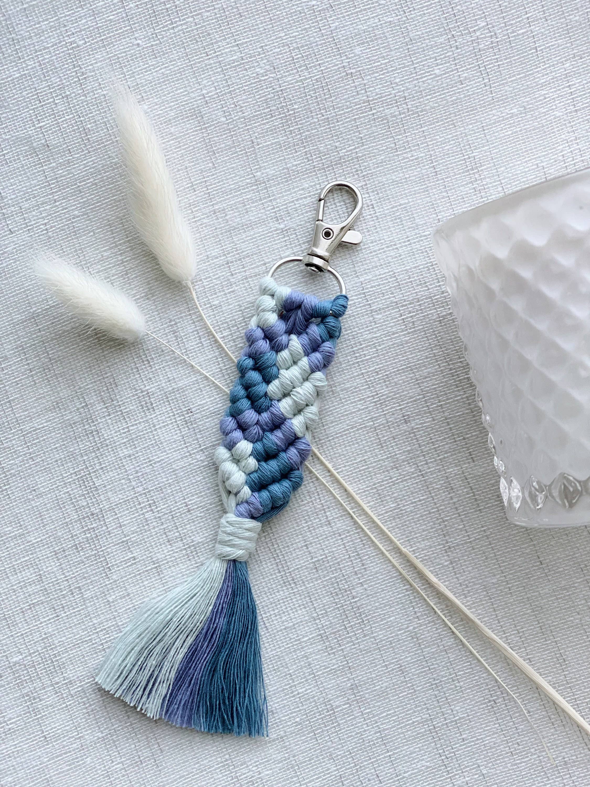 Handmade by Shelzy - Venta al por mayor Llavero - Mujer - Llavero sirena macramé tricolor0