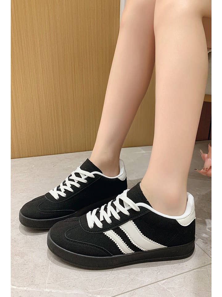 No Doubt Shoes – wholesale Sportsneakers - Dam – SNEAKERS FÖR KVINNOR MED PLATT SPETS MED SIDODETALJER