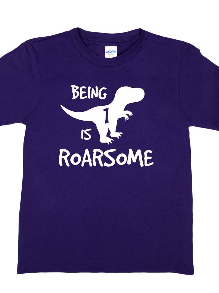 T-shirt per bambini Dinosaur Roarsome Age 1 Happy 1st Birthday per la vendita all'ingrosso da parte di Print4U