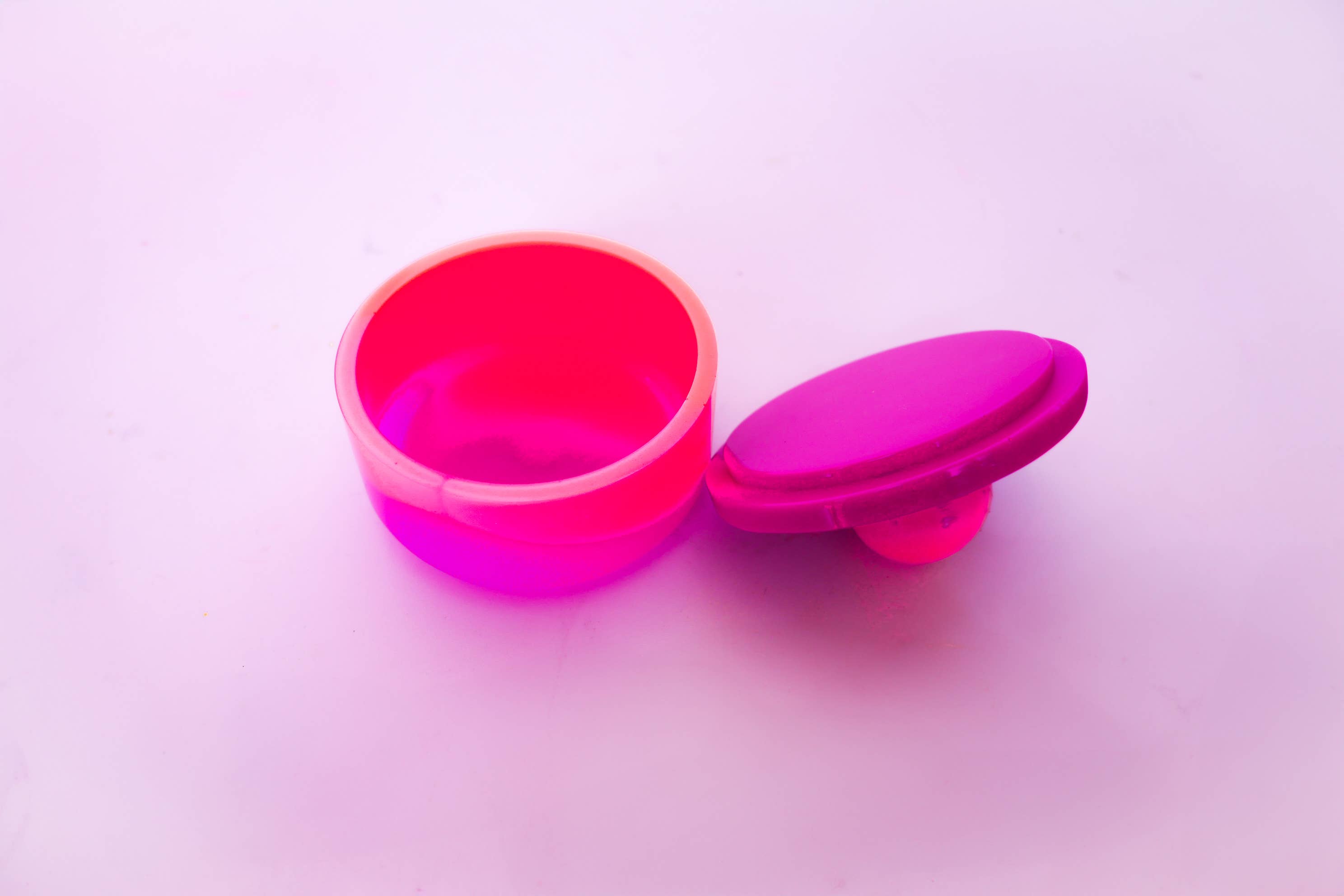 Resin at the Disco - Venta al por mayor Bandejas/platos/boles decorativos - Recipiente Rosie con tapa11