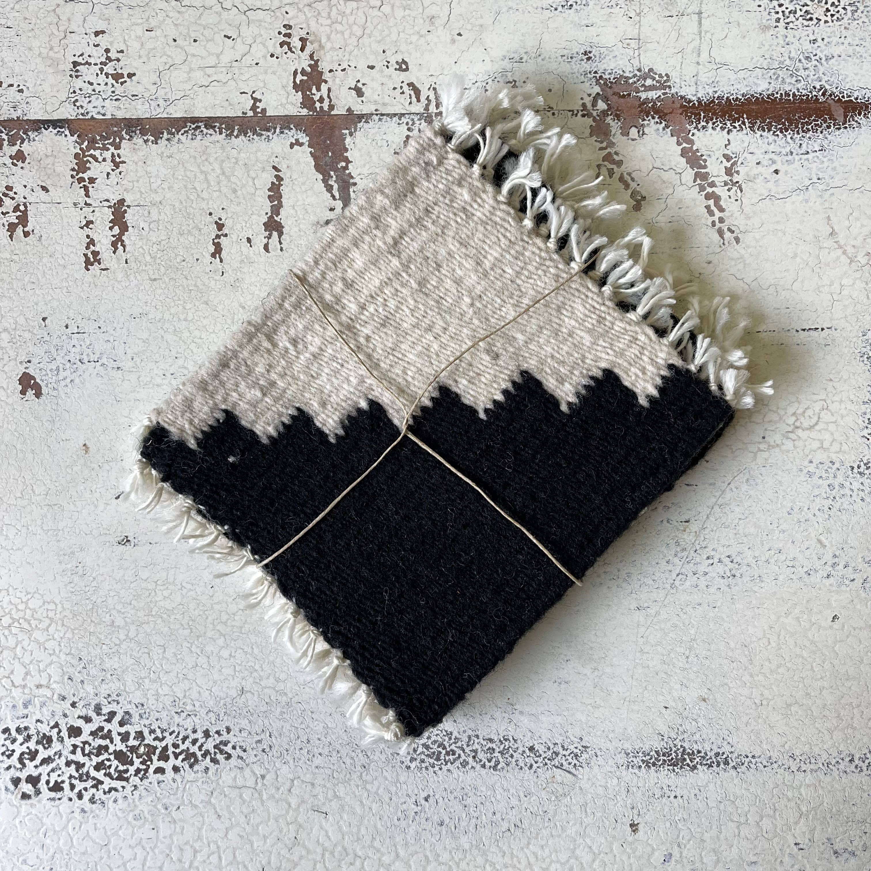 Selva Studio - Vendita all'ingrosso Sottobicchiere - Set di 4 sottobicchieri Cascada tessuti a mano neri4