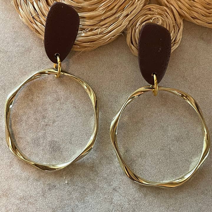 Brassy au chocolat noir pour la vente par Celia’s handcrafted jewelry