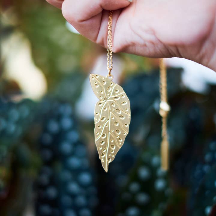 Polka Dot Begonia Leaf Halskæde for engroshandel hos A Tea Leaf Jewelry