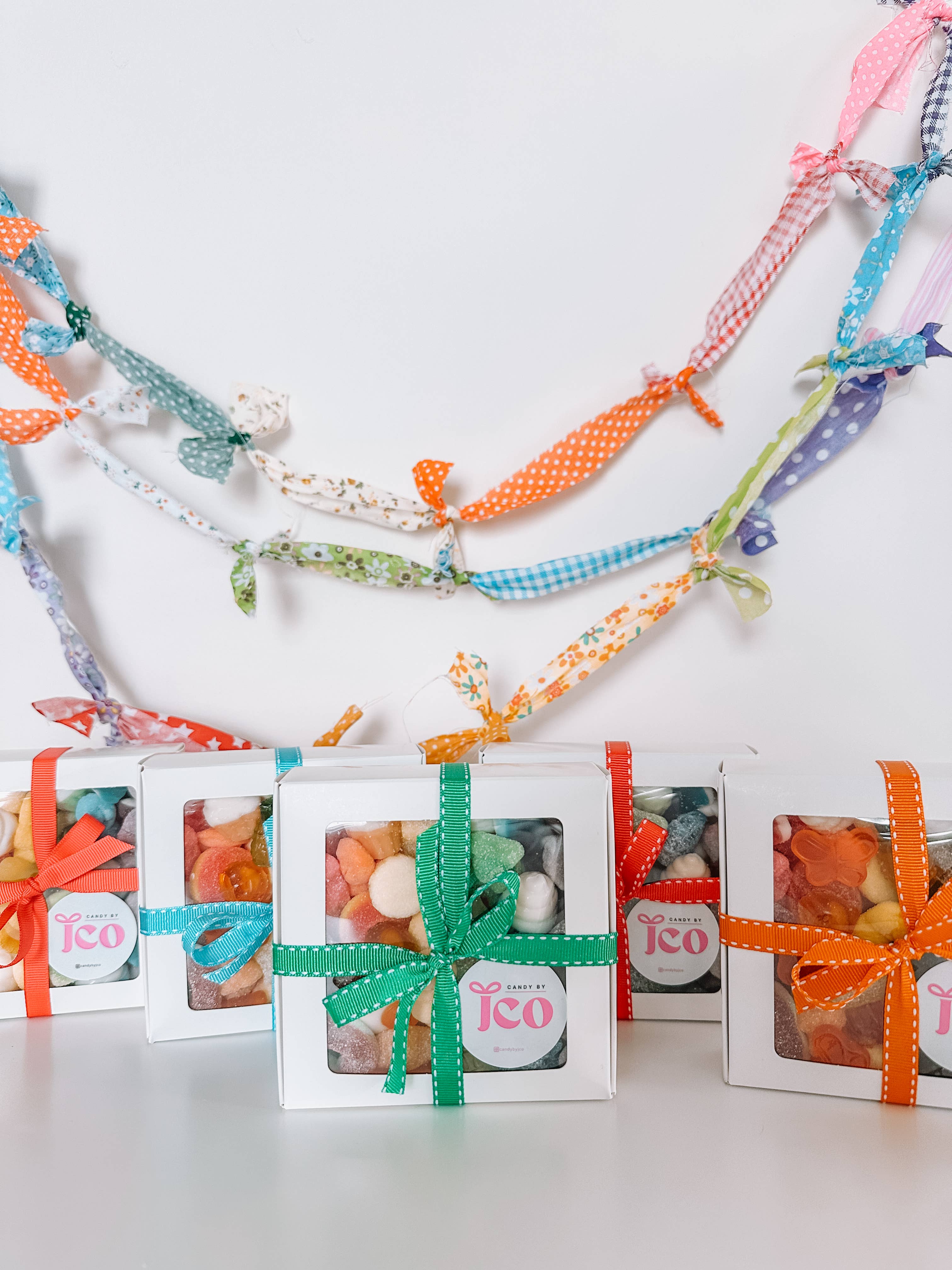 Candy by J.Co – wholesale Gelégodis – Regnbågsgodis konstlåda11