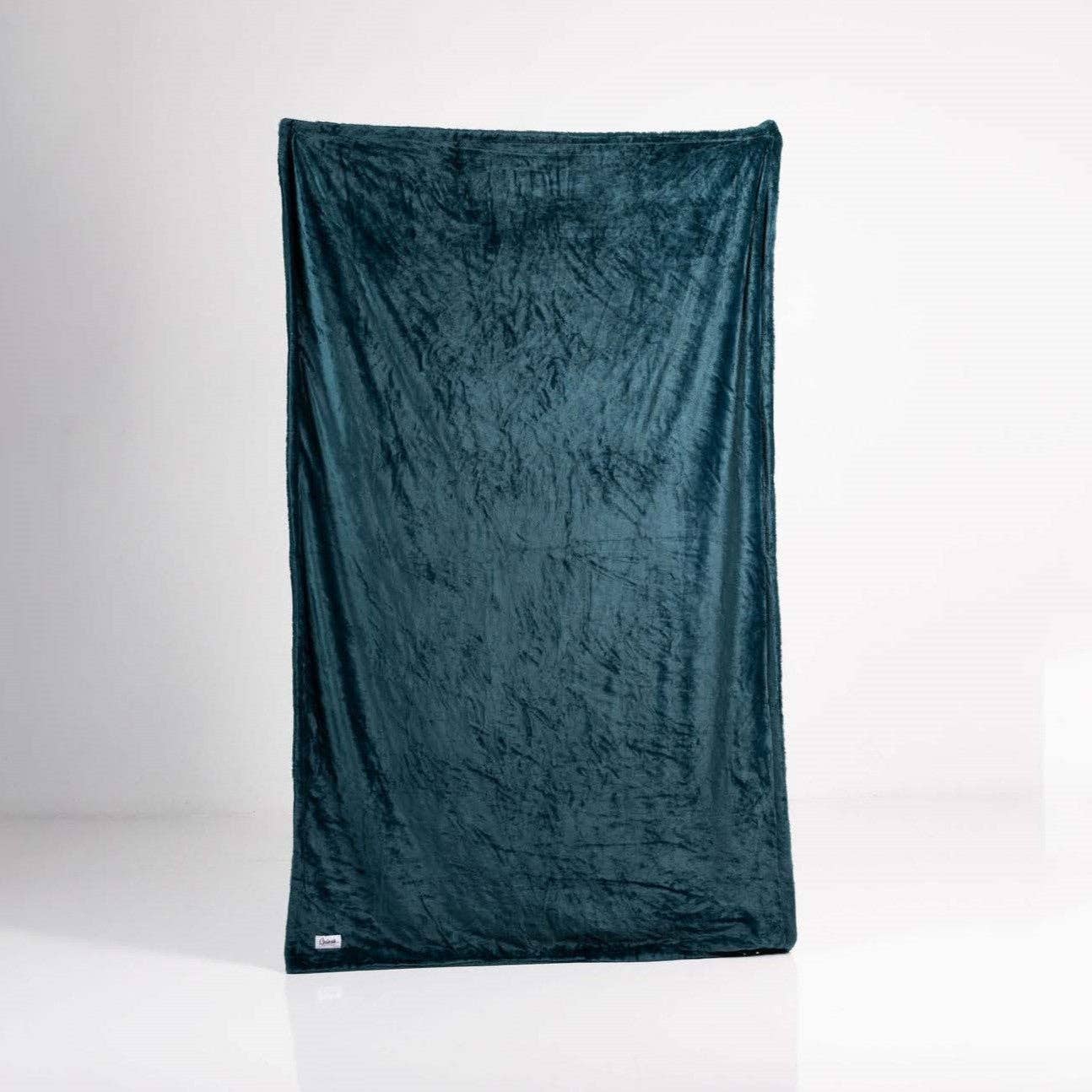 Yoni Pleasure Palace - Wholesale Throw blanket - Furlush Waterproof Squirt  Blanket™ - Emerald Green0